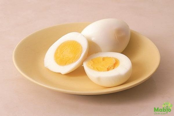 Trứng gà cũng nằm trong nhóm thực phẩm mẹ sau sinh hoàn toàn có thể ăn