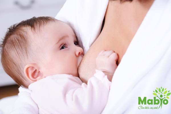 Sữa mẹ gây vàng da cho trẻ là dấu hiệu bình thường hay bất thường?