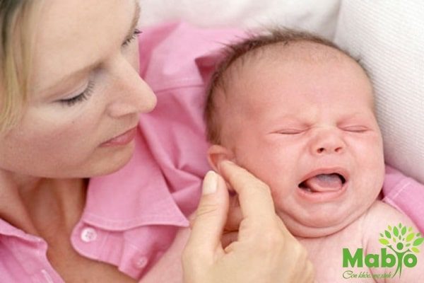 Khi chích ngừa bất kỳ loại vacxin nào trẻ cũng có thể bị sốt, quấy khóc, bỏ bú