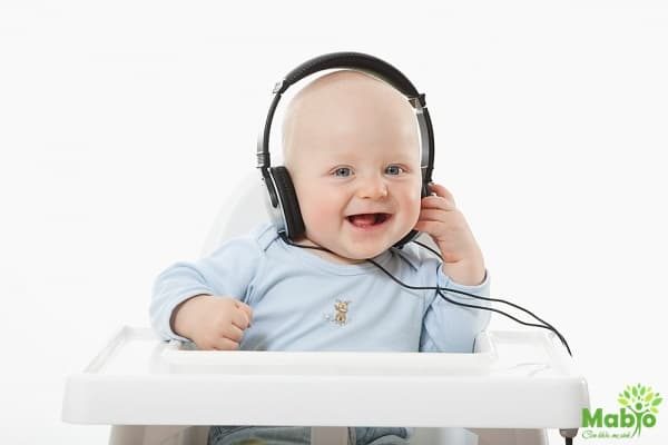 Cho trẻ sơ sinh nghe nhạc có rất nhiều lợi ích