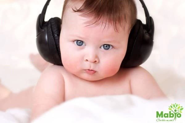 Nghe nhạc không đúng cách có thể gây hại cho bé