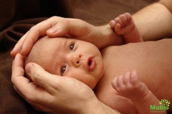 Nấc cụt là hiện tượng rất phổ biến ở trẻ sơ sinh