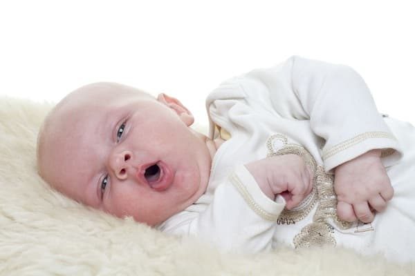 Đờm ở trẻ sơ sinh khiến con thở khò khè, biếng ăn hơn