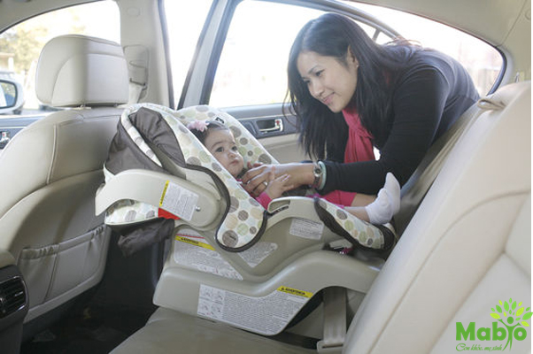 Cần chuẩn bị thật tốt trước khi cho trẻ sơ sinh đi ô tô đường dài