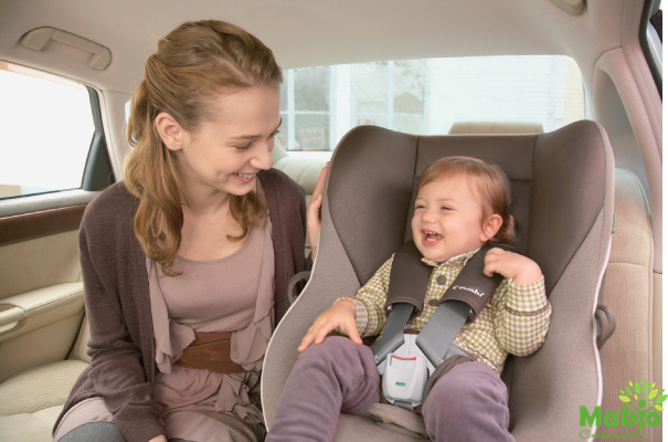 Nên chọn loại ghế ngồi an toàn và phù hợp khi cho trẻ sơ sinh đi ô tô đường dài