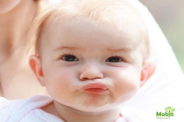 Trẻ sơ sinh phì nước bọt nhiều phổ biến ở độ tuổi 2 - 4 tháng tuổi