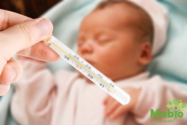Lịch tiêm phòng vacxin cho trẻ sơ sinh nên được hoãn khi nào?
