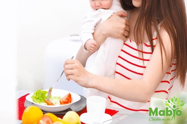Mách các bà mẹ sau khi sinh nên ăn gì để tốt sữa cho con?