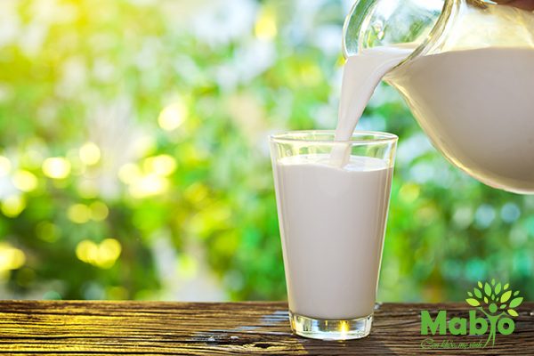 Uống nhiều nước/sữa ấm
