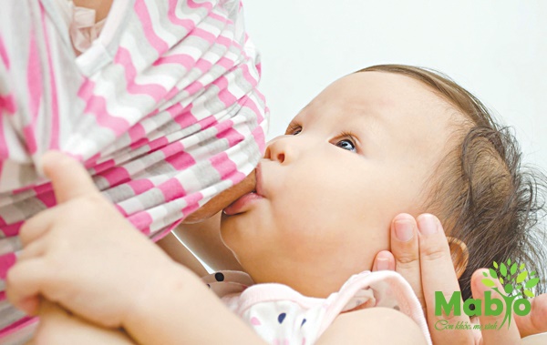 Đẻ không đau có thể ảnh hưởng ít nhiều tới việc sữa về nhanh - chậm sau sinh
